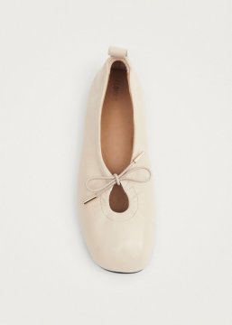 Alohas Damen-Ballerinas "Rosalind" aus cremefarbenem Leder