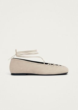 Alohas Damen-Ballerinas "Bumi" aus cremefarbenem Veloursleder Alohas Damen-Ballerinas "Bumi" aus cremefarbenem Veloursleder