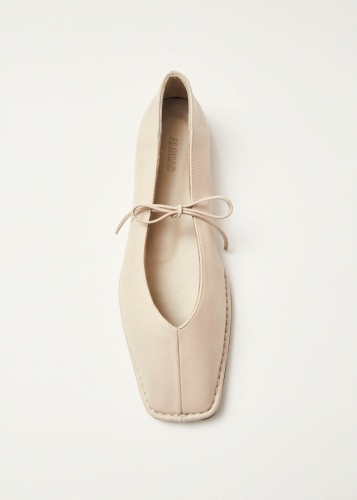 Alohas Damen-Ballerinas "Sway" aus cremefarbenem Leder