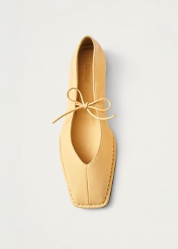 Alohas Damen-Ballerinas "Sway" aus vanillefarbenem Leder
